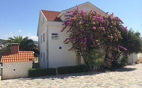 Suz-Ana
